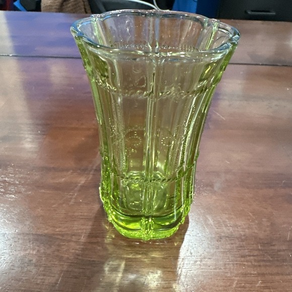 Beautiful Vintage Heavy Green Drinking Glass Tumbler Or Vase With‎ Beaded Design - Picture 1 of 6